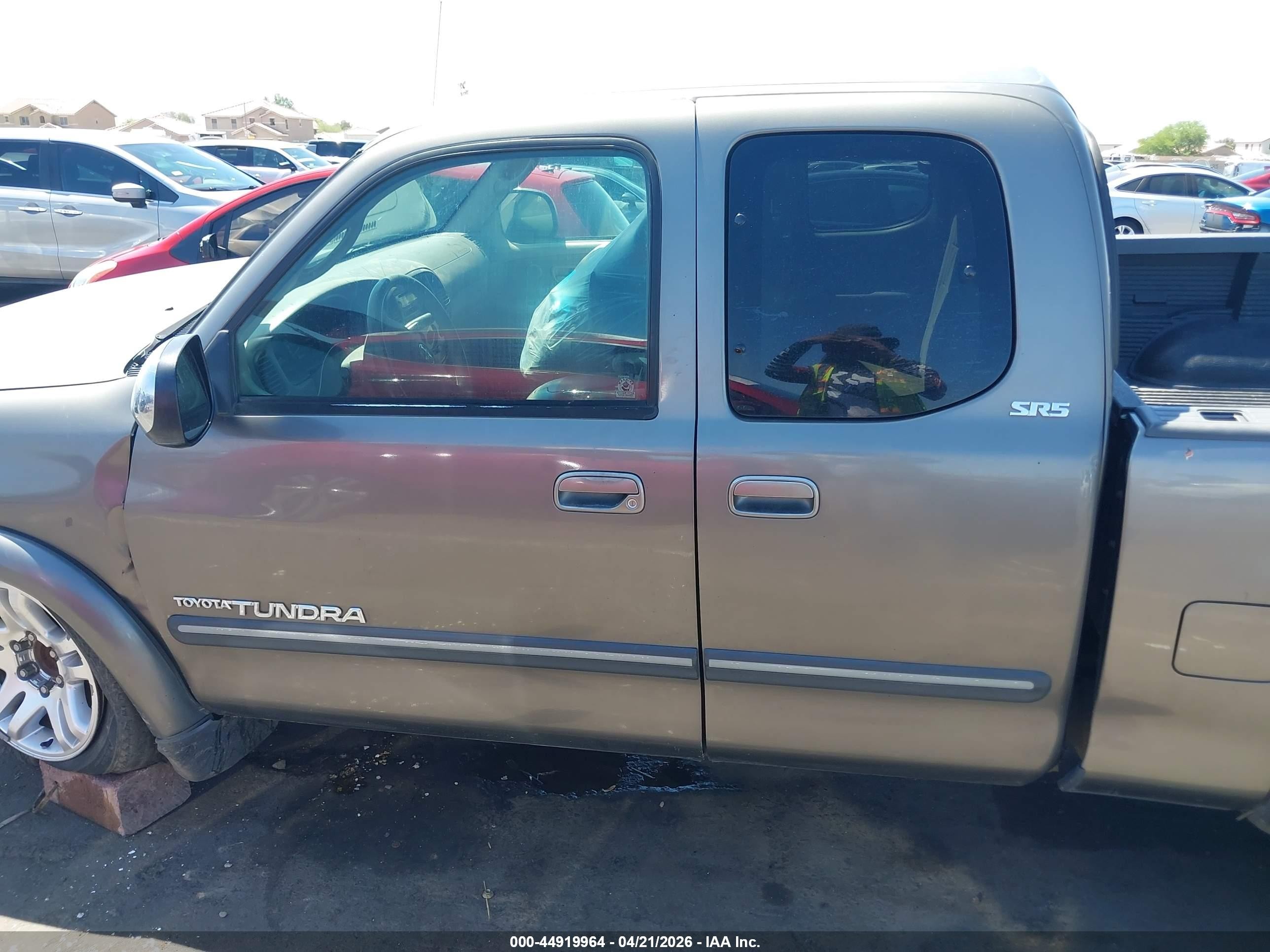 2004 Toyota Tundra Sr5 V8 Gray vin: 5TBRT34174S447908