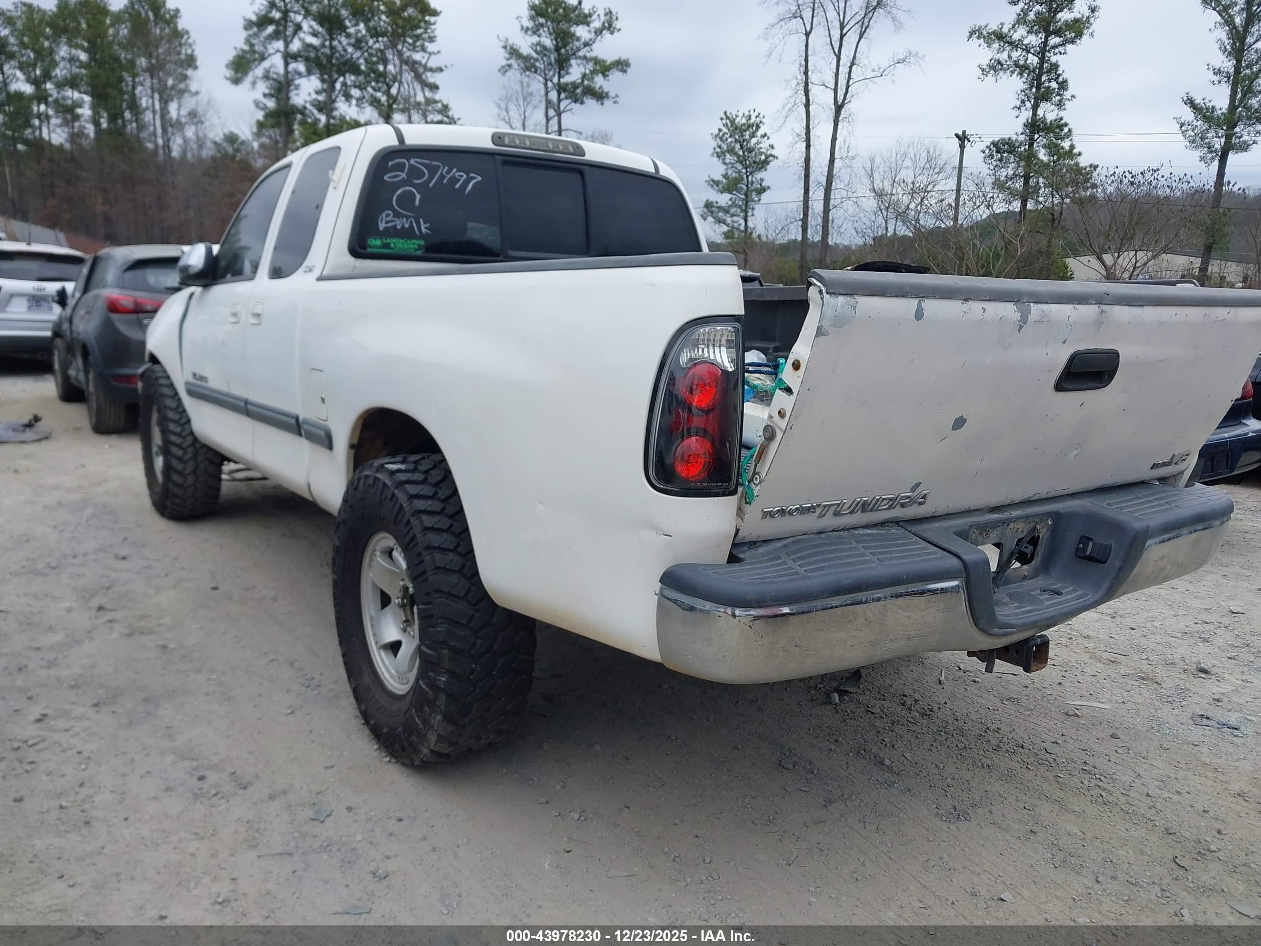 2002 Toyota Tundra Sr5 V8 White vin: 5TBRT34182S257497