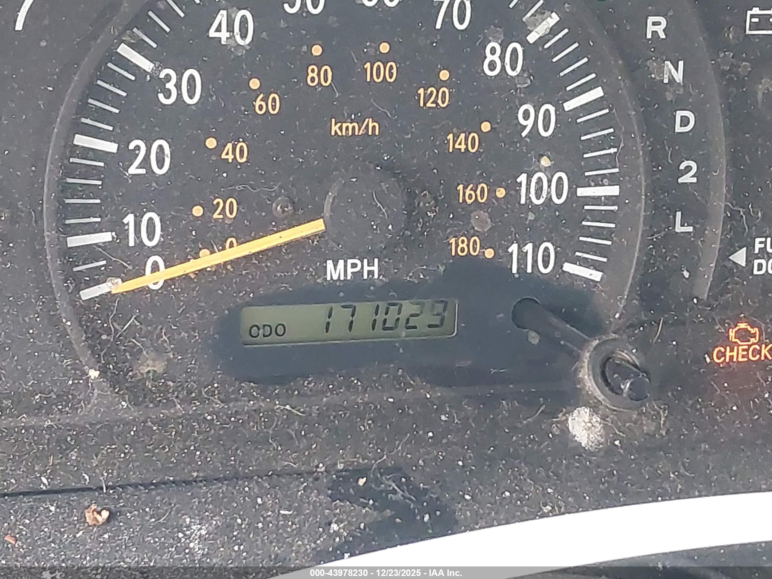 2002 Toyota Tundra Sr5 V8 White vin: 5TBRT34182S257497