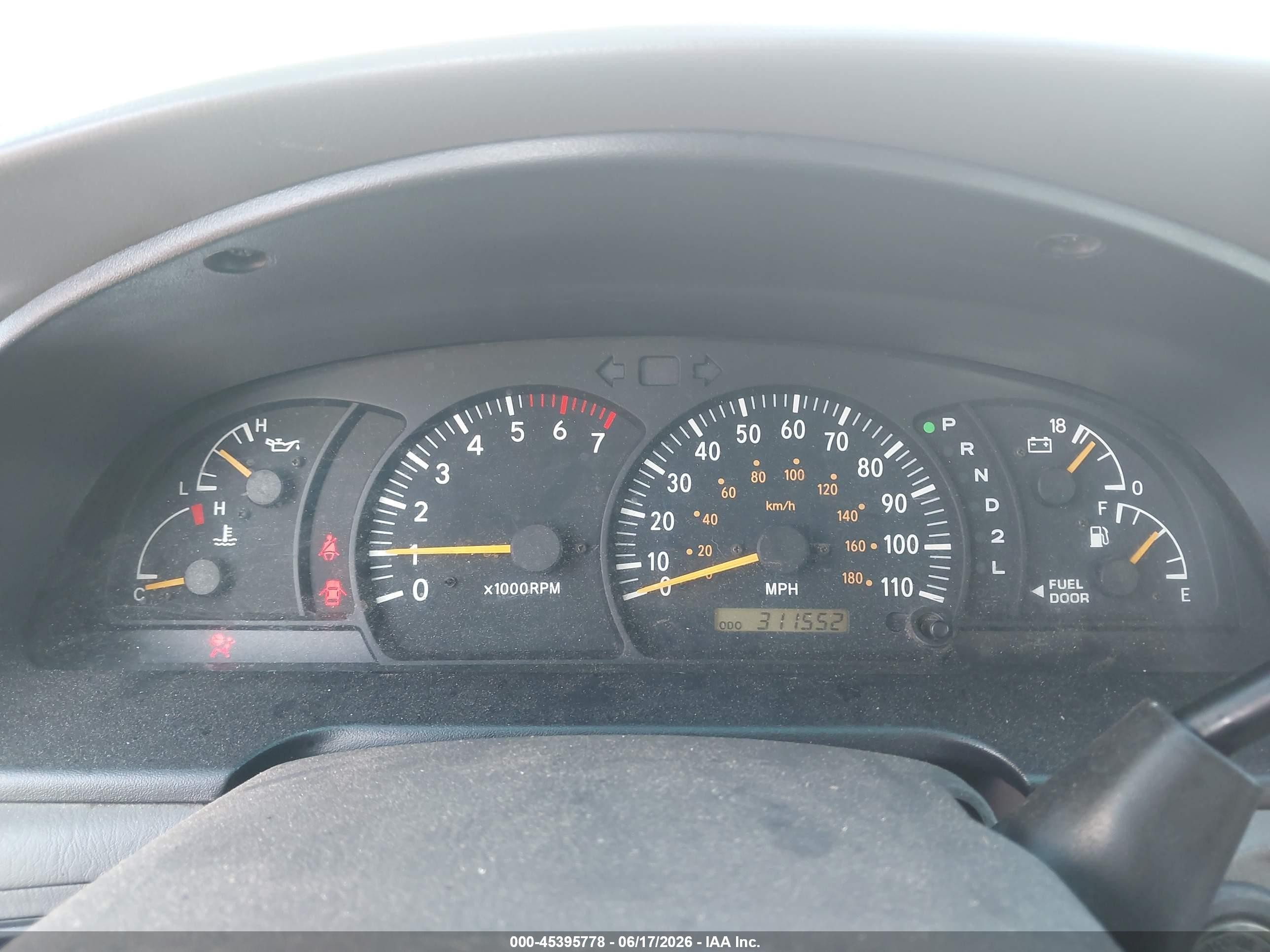 2002 Toyota Tundra Sr5 V8 White vin: 5TBRT34182S326558