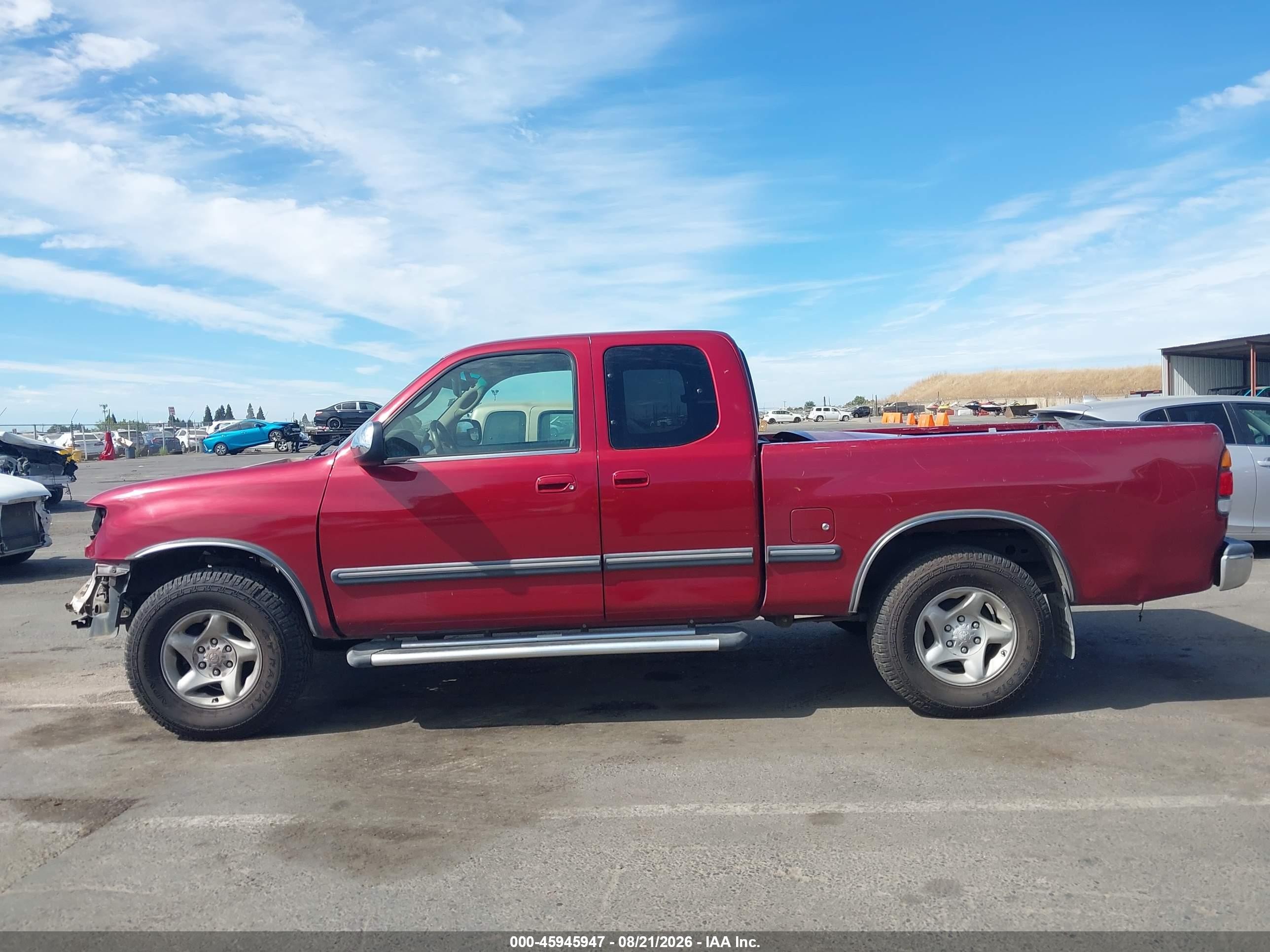 2000 Toyota Tundra Sr5 V8 Red vin: 5TBRT3418YS069300