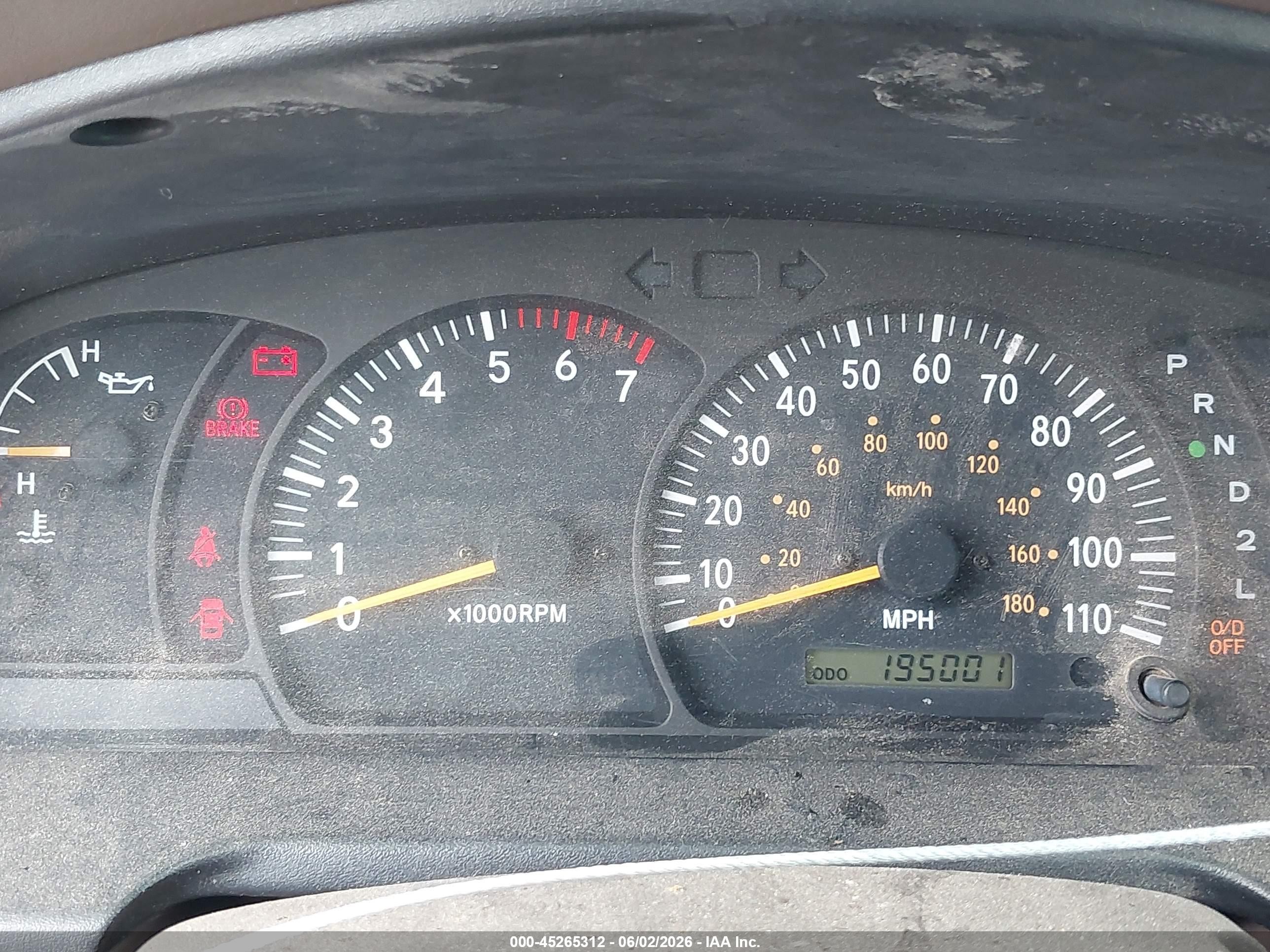 2000 Toyota Tundra Sr5 V8 Burgundy vin: 5TBRT3418YS121475