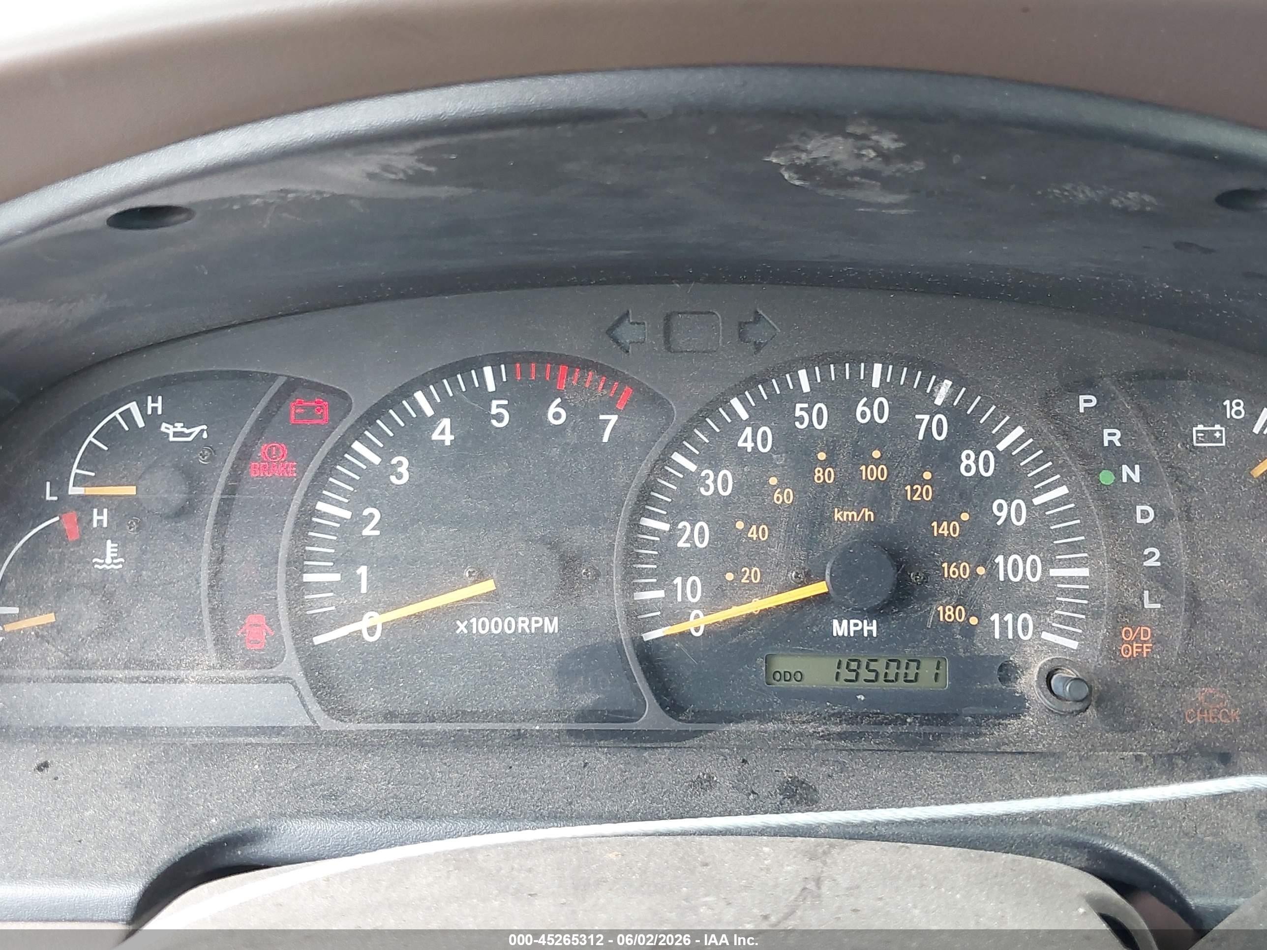 2000 Toyota Tundra Sr5 V8 Burgundy vin: 5TBRT3418YS121475