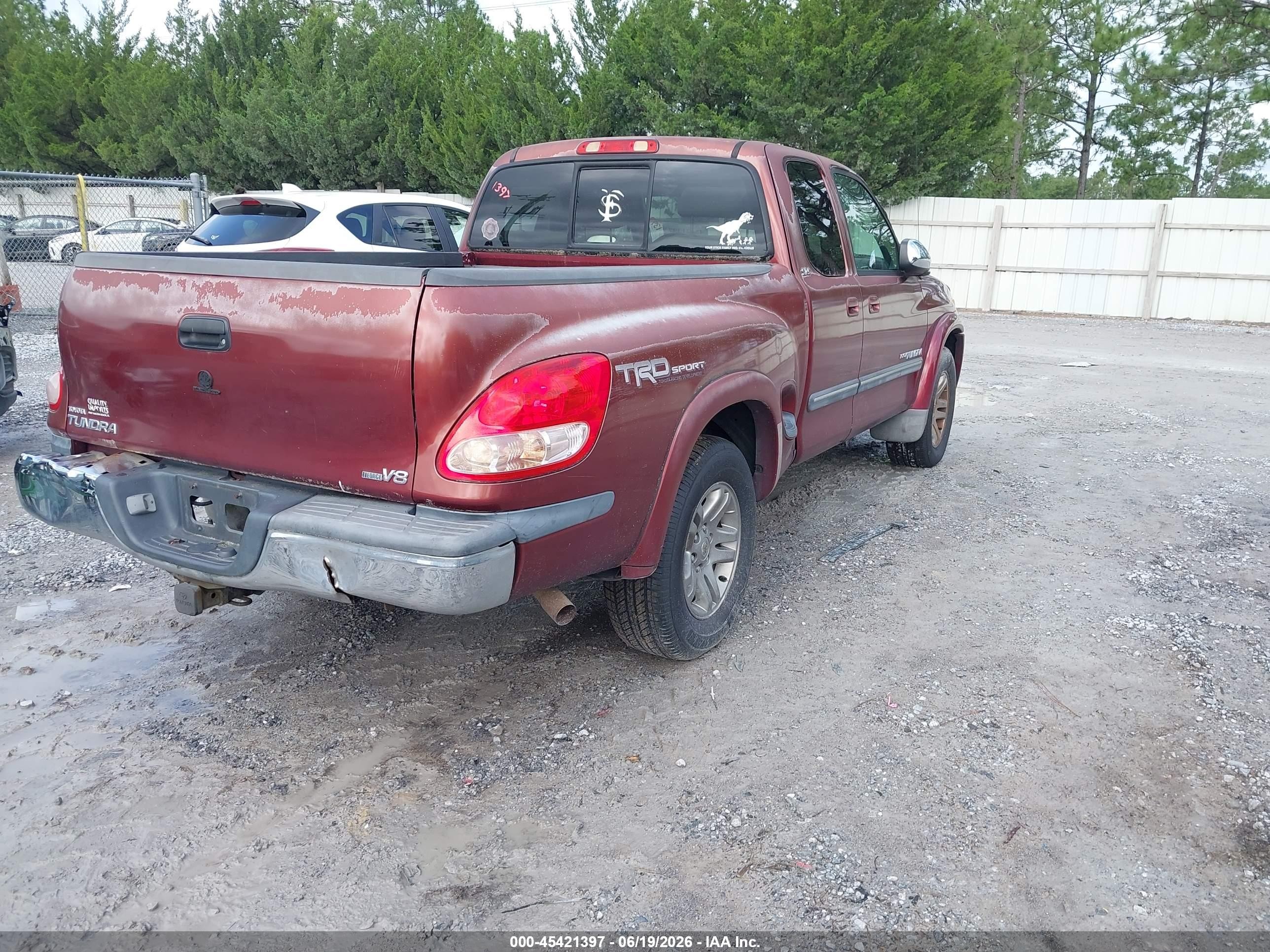 2004 Toyota Tundra Sr5 V8 Красный vin: 5TBRT341X4S448566