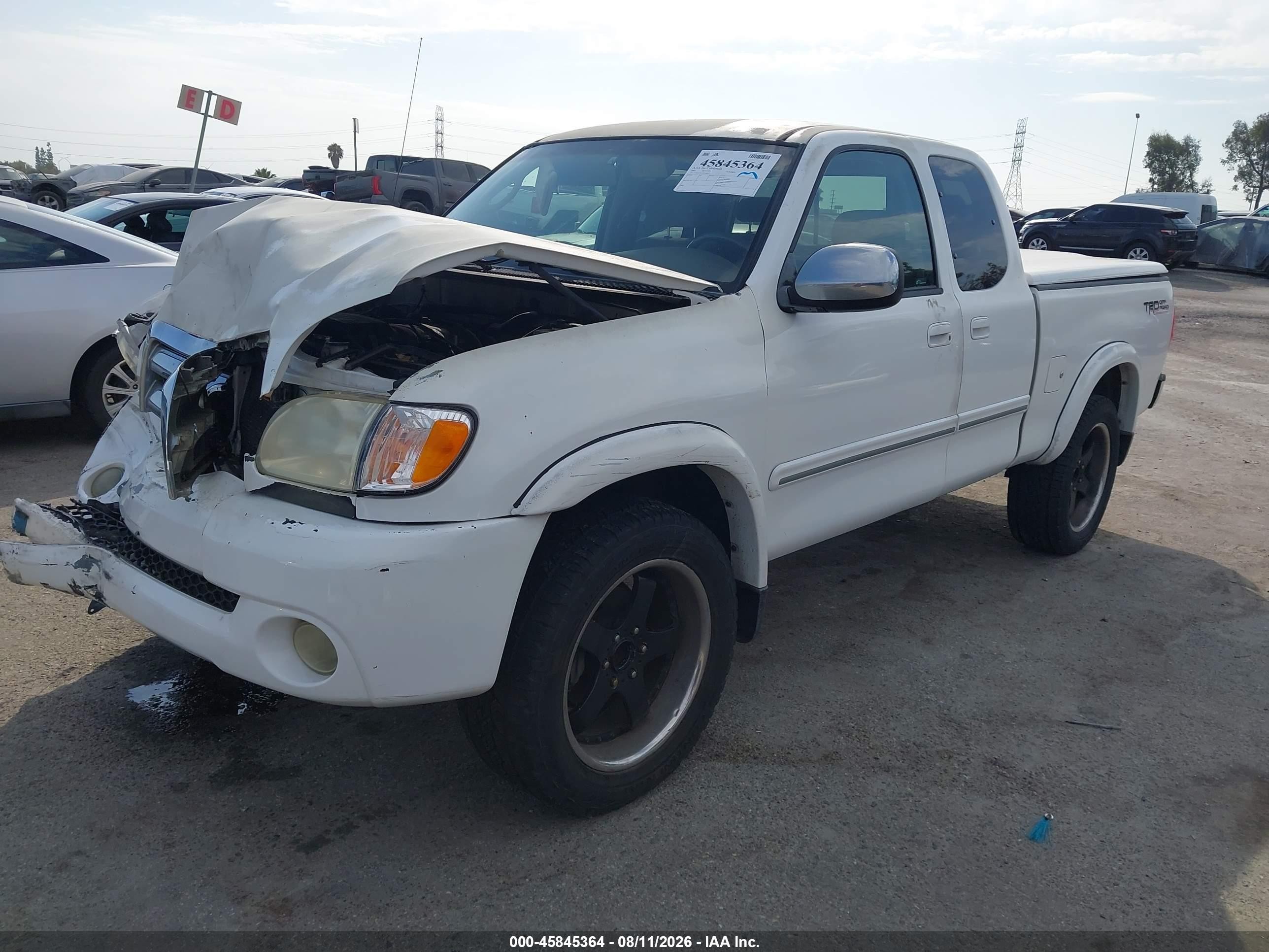 2001 Toyota Tundra Ltd V8 White vin: 5TBRT38111S156827