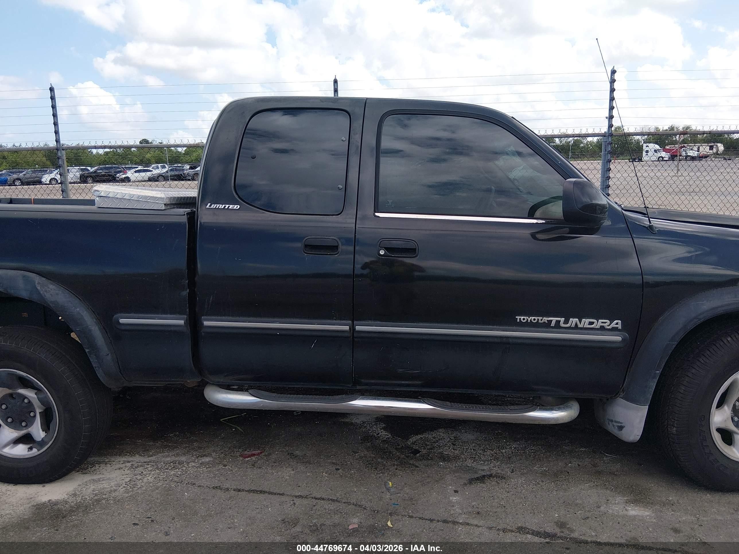 2001 Toyota Tundra Ltd V8 Black vin: 5TBRT381X1S145244