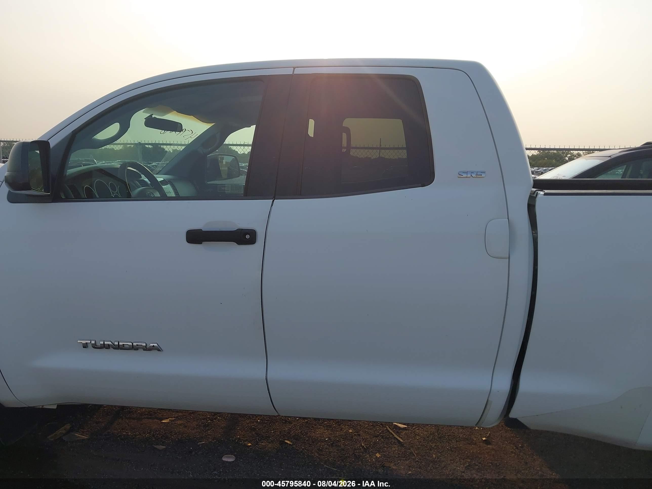 2008 Toyota Tundra Sr5 4.7l V8 White vin: 5TBRT54138S460978