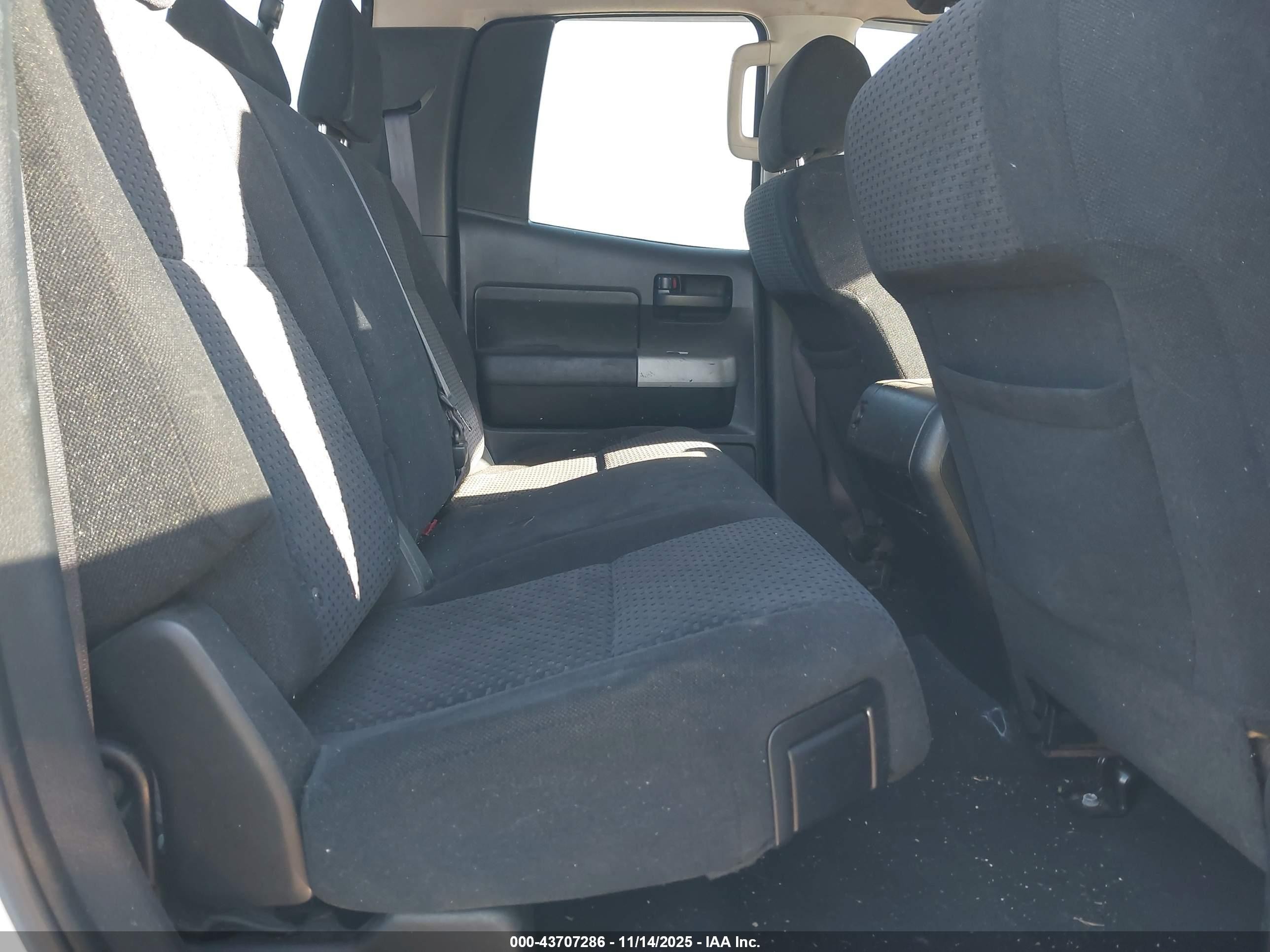 2007 Toyota Tundra Sr5 4.7l V8 White vin: 5TBRT54147S453715