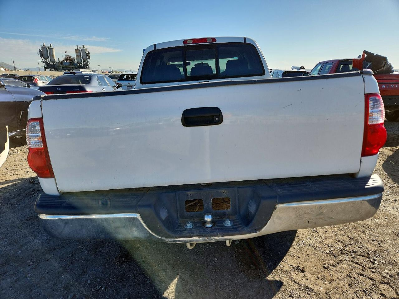 2005 Toyota Tundra Access Cab Sr5 White vin: 5TBRU341X5S447822
