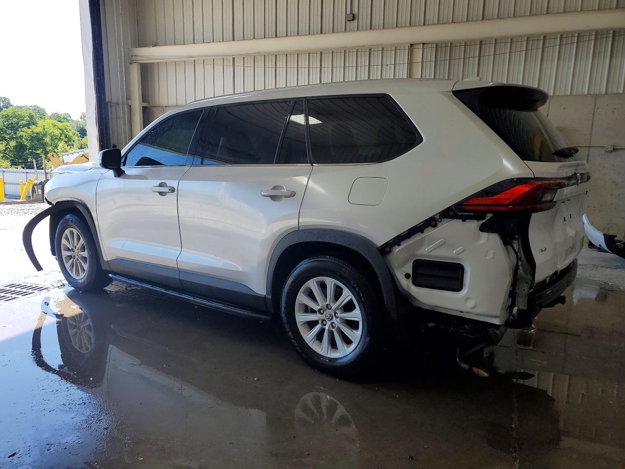 2024 Toyota Grand Highlander Xle White vin: 5TDAAAB51RS057947