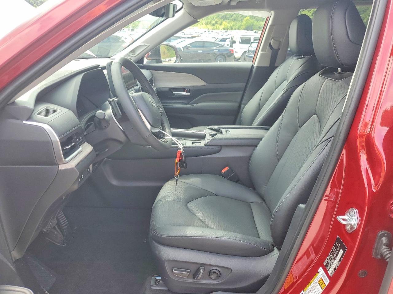 2026 Toyota Grand Highlander Platinum Red vin: 5TDAAAB51TS130595