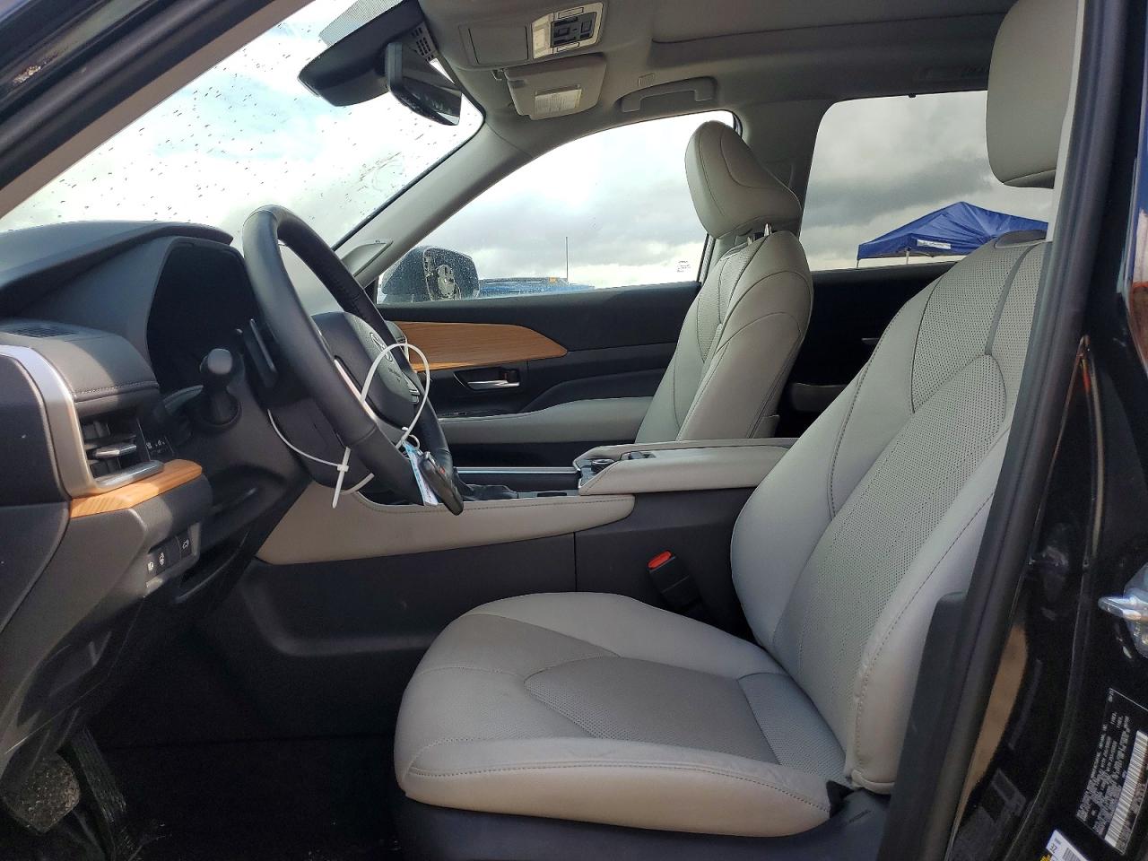 2025 Toyota Grand Highlander Platinum Black vin: 5TDAAAB52SS104067