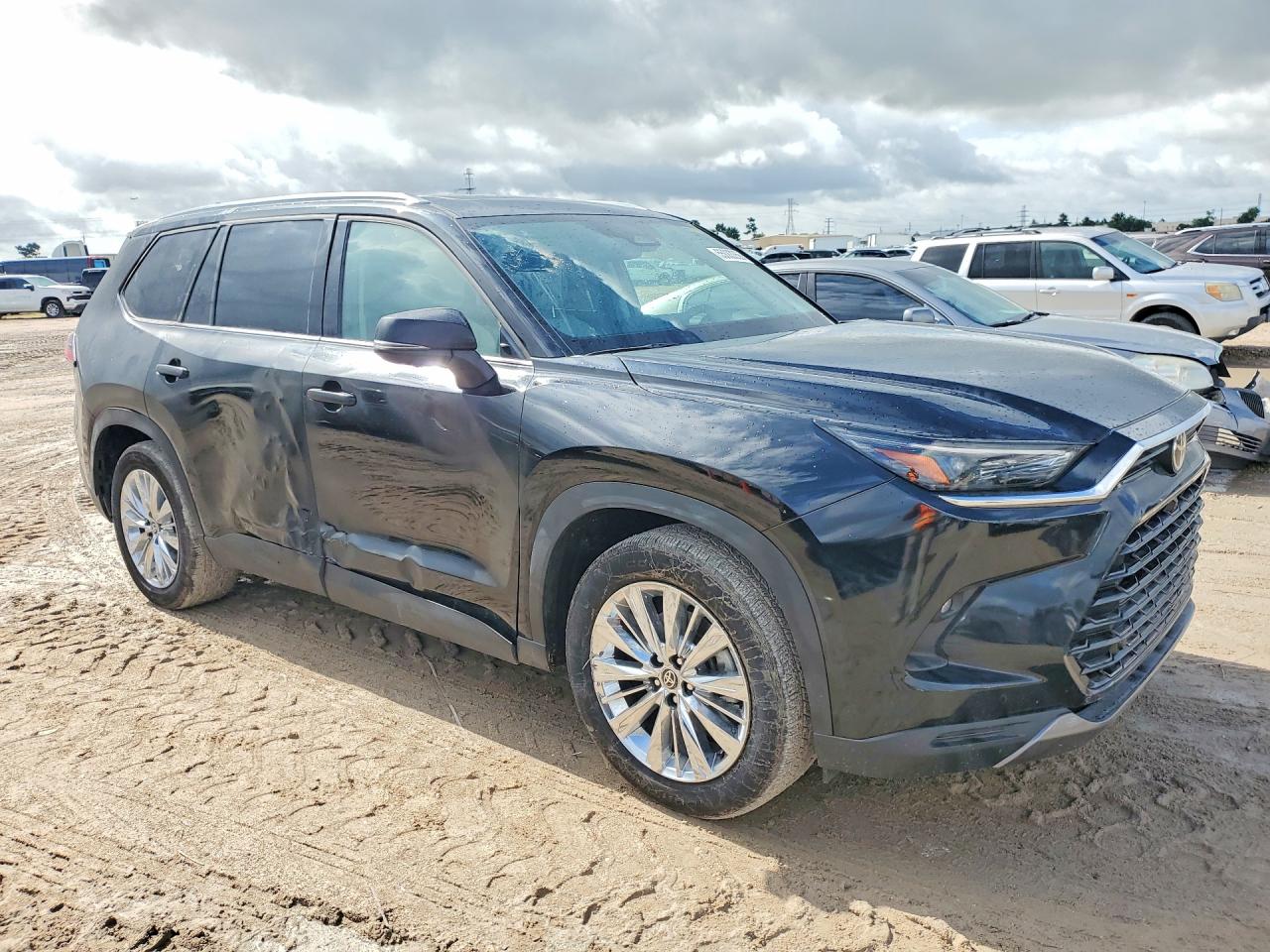2025 Toyota Grand Highlander Platinum Black vin: 5TDAAAB52SS104067