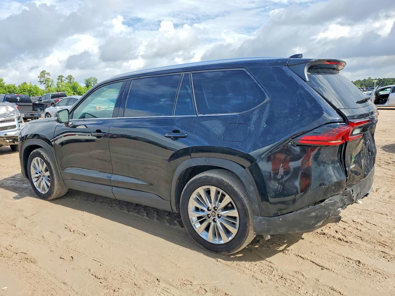 2025 Toyota Grand Highlander Platinum Black vin: 5TDAAAB52SS104067