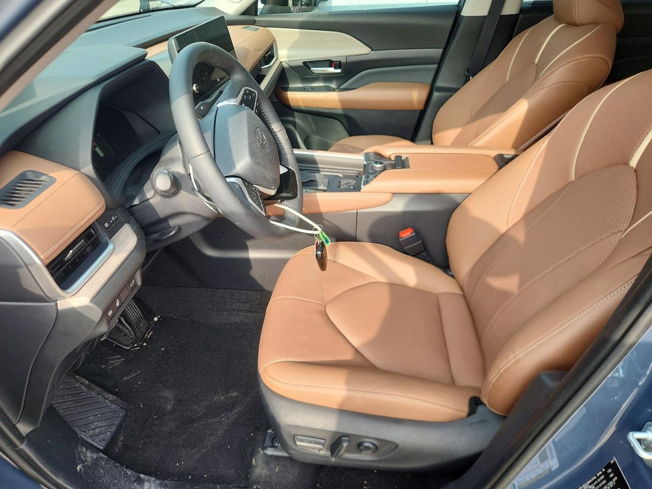 2026 Toyota Grand Highlander Platinum Blue vin: 5TDAAAB52TS105379