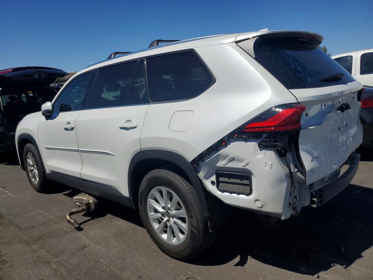 2024 Toyota Grand Highlander Xle White vin: 5TDAAAB53RS030586