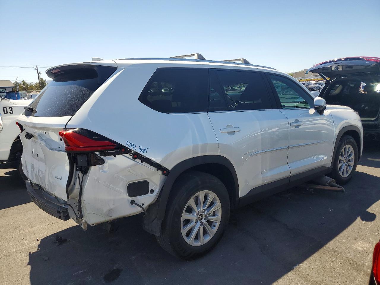 2024 Toyota Grand Highlander Xle White vin: 5TDAAAB53RS030586
