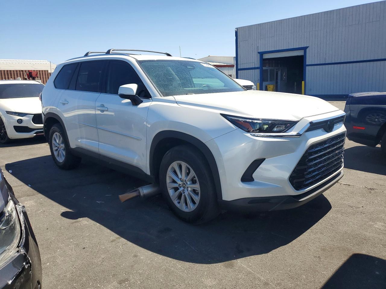 2024 Toyota Grand Highlander Xle White vin: 5TDAAAB53RS030586