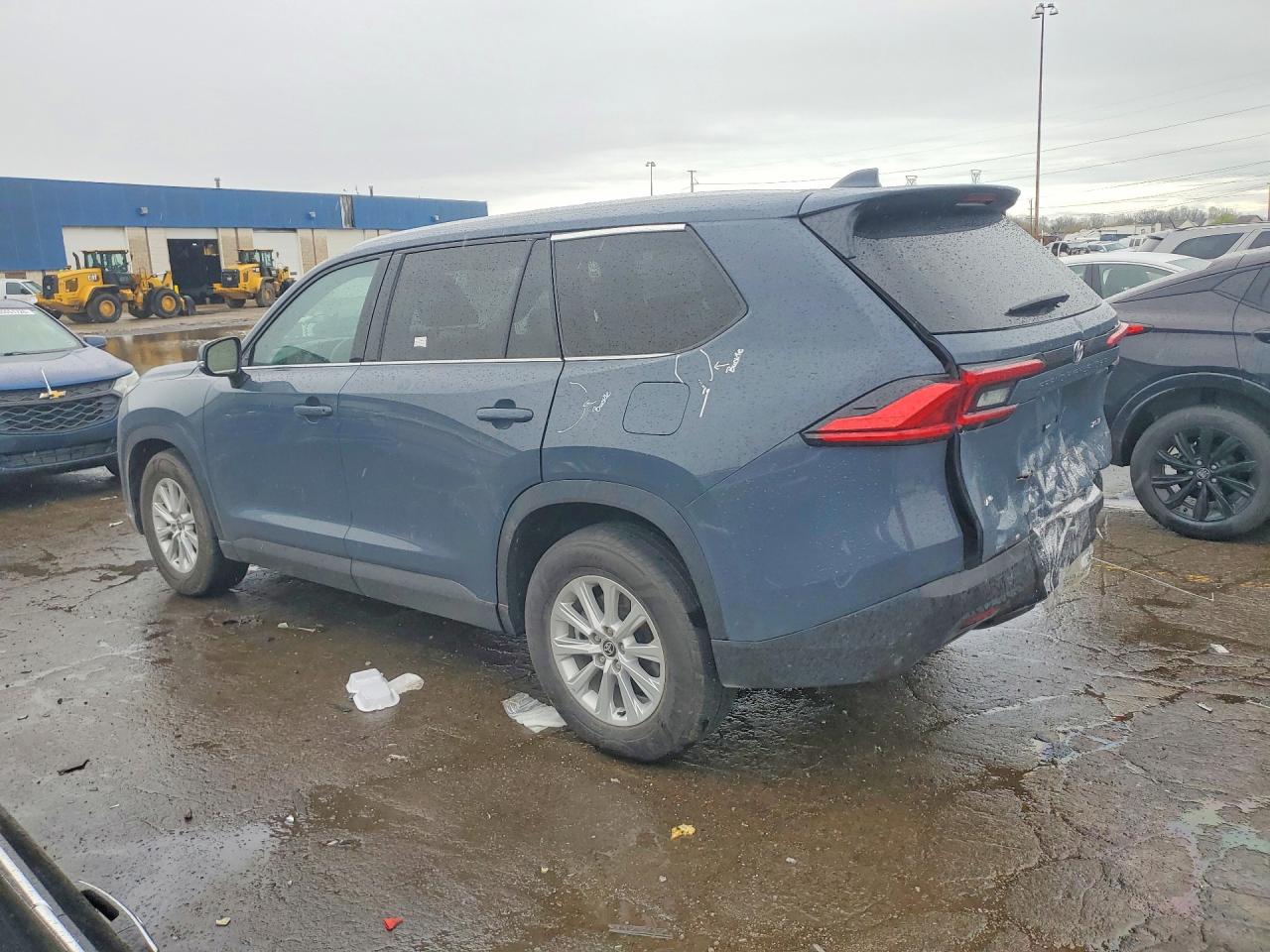 2024 Toyota Grand Highlander Xle Blue vin: 5TDAAAB54RS056419