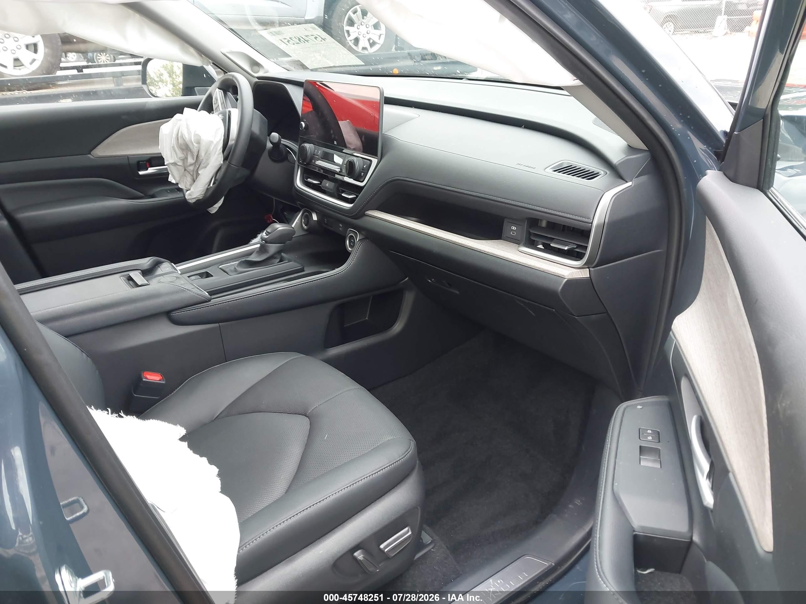 2025 Toyota Grand Highlander Limited Blue vin: 5TDAAAB55SS081108