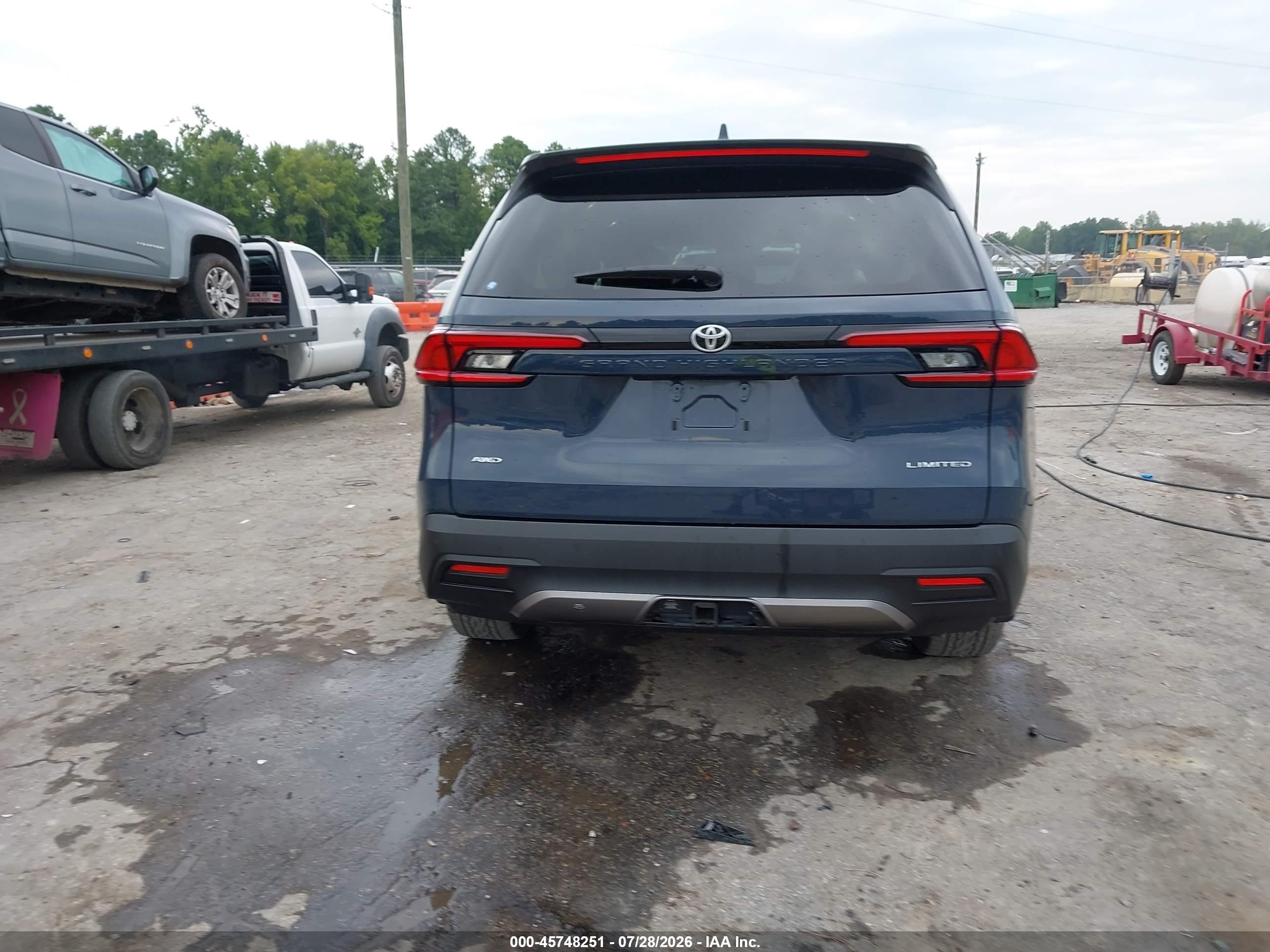 2025 Toyota Grand Highlander Limited Blue vin: 5TDAAAB55SS081108