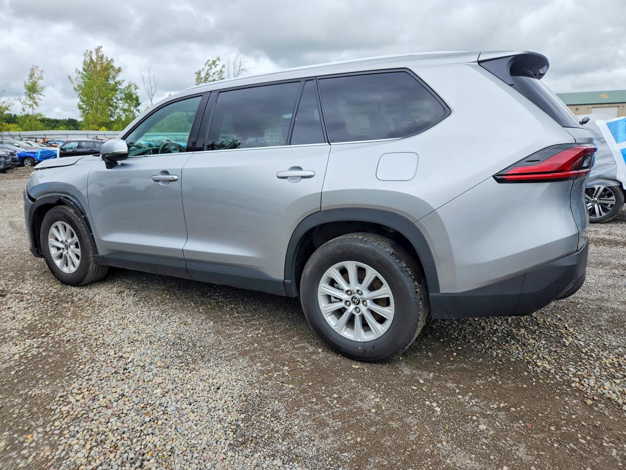 2025 Toyota Grand Highlander Xle Silver vin: 5TDAAAB55SS082534