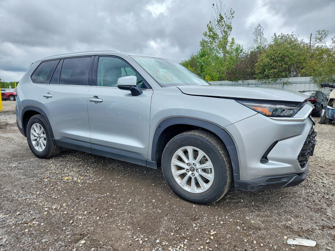 2025 Toyota Grand Highlander Xle Silver vin: 5TDAAAB55SS082534