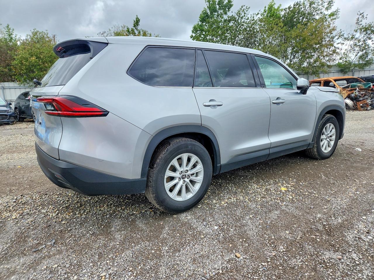 2025 Toyota Grand Highlander Xle Silver vin: 5TDAAAB55SS082534