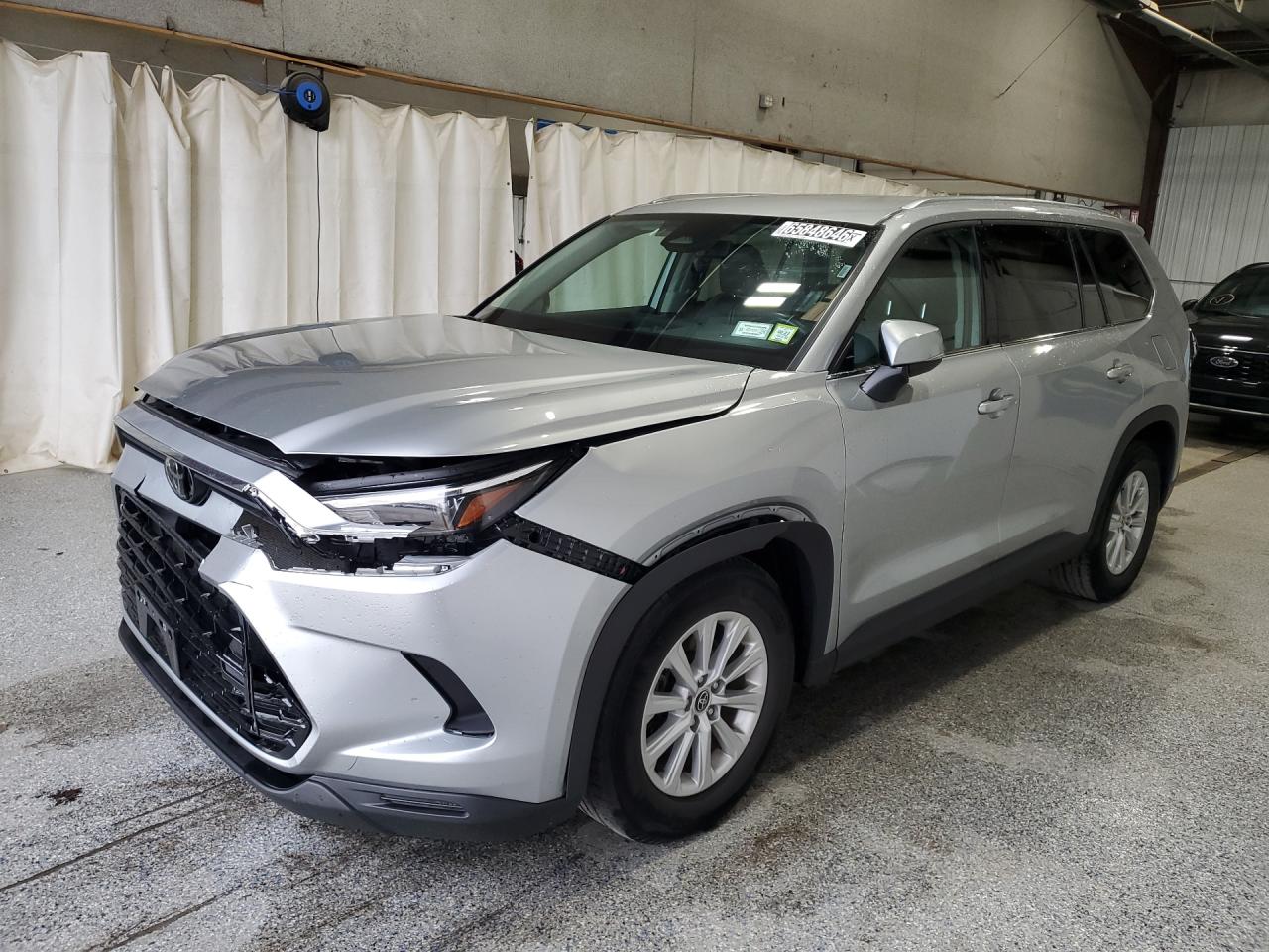 2025 Toyota Grand Highlander Xle Silver vin: 5TDAAAB55SS082534 Damage: Left Head Lamp, Broken, Replacement Required