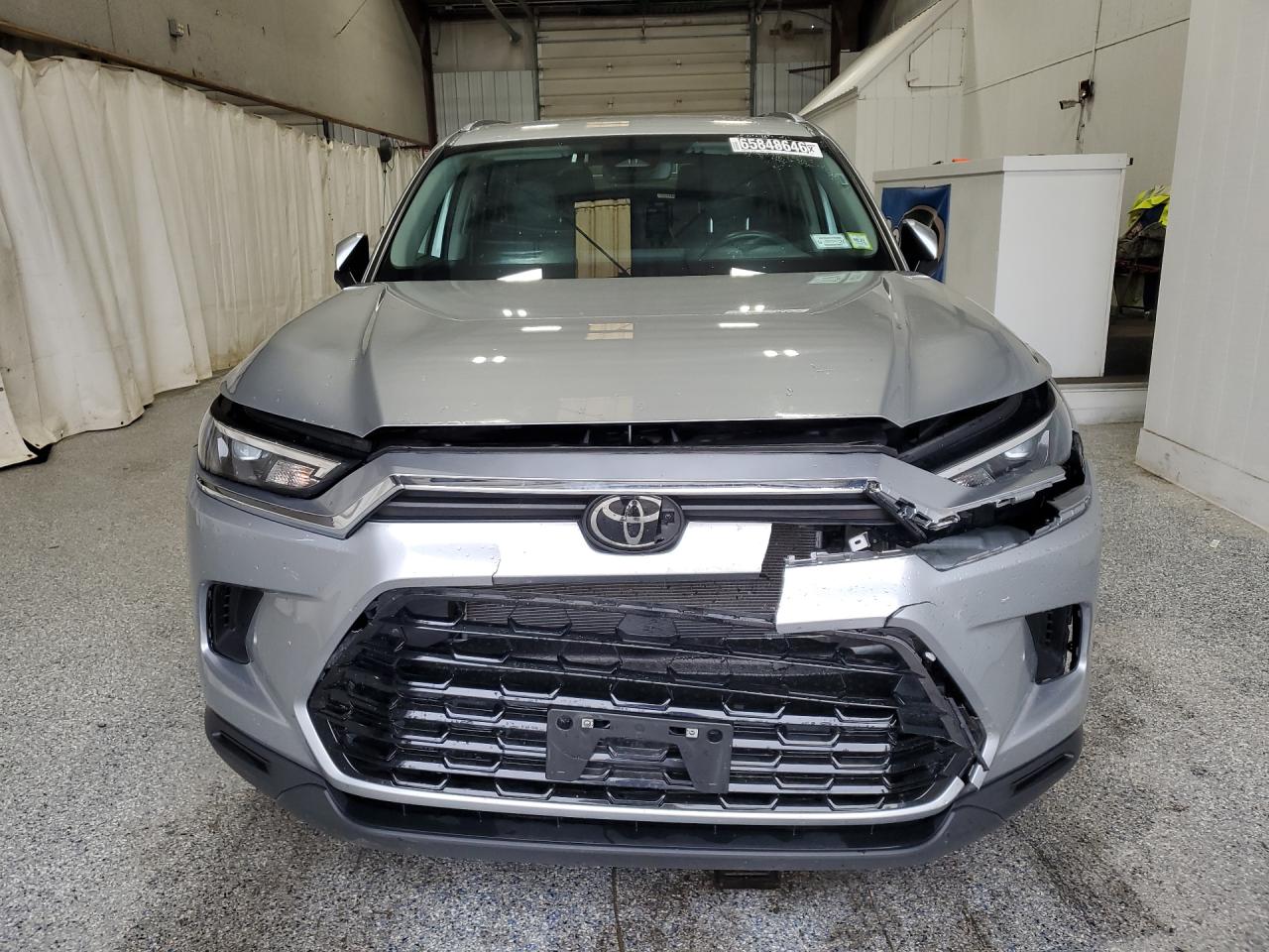 2025 Toyota Grand Highlander Xle Silver vin: 5TDAAAB55SS082534 Damage: Grille, Broken, Replacement Required