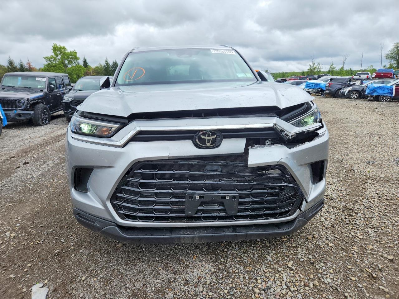 2025 Toyota Grand Highlander Xle Silver vin: 5TDAAAB55SS082534