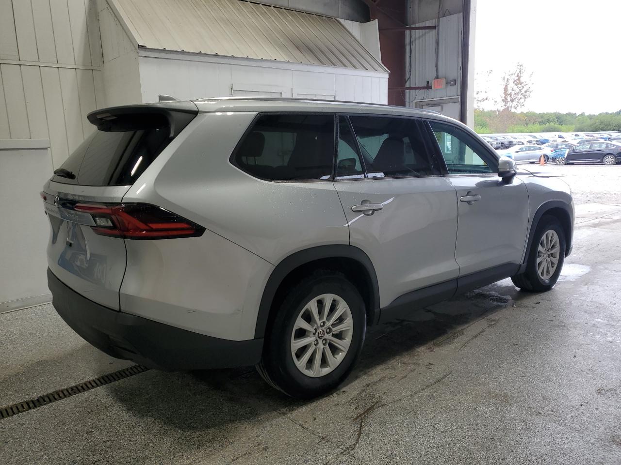 2025 Toyota Grand Highlander Xle Silver vin: 5TDAAAB55SS082534 Damage: Right Rear Bumper Extension, Multiple Scratches Heavy, 2