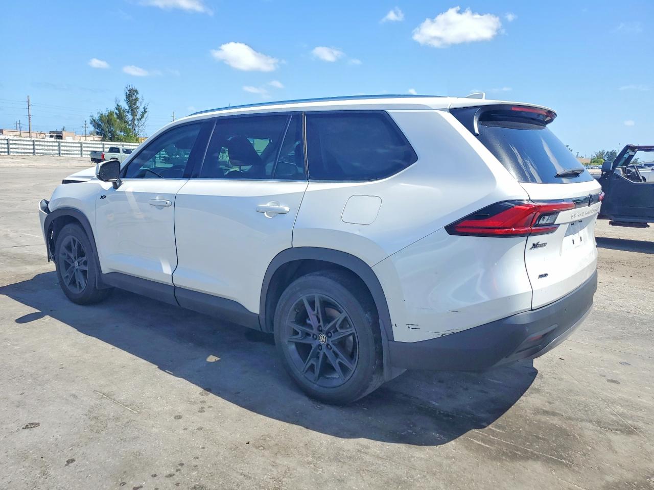 2024 Toyota Grand Highlander Limited White vin: 5TDAAAB58RS013007