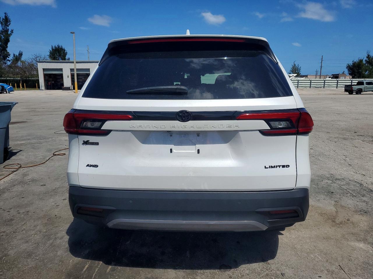 2024 Toyota Grand Highlander Limited White vin: 5TDAAAB58RS013007
