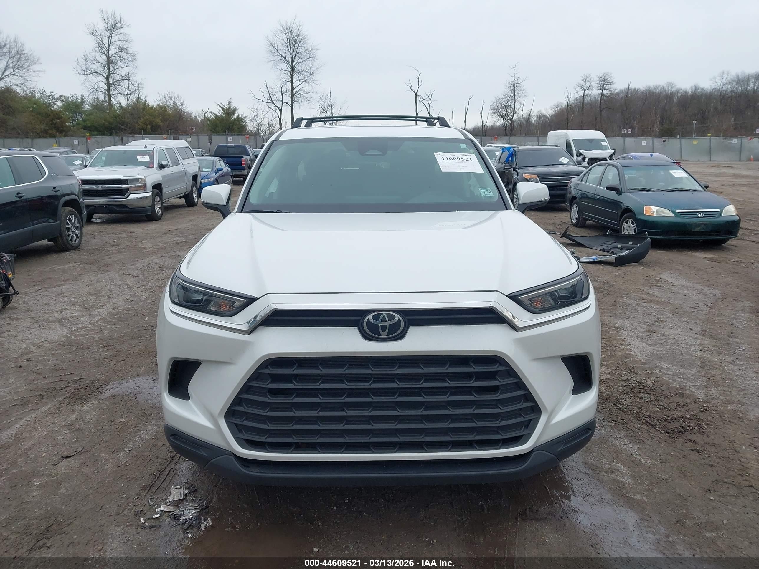 2025 Toyota Grand Highlander Le White vin: 5TDAAAB58SS101125