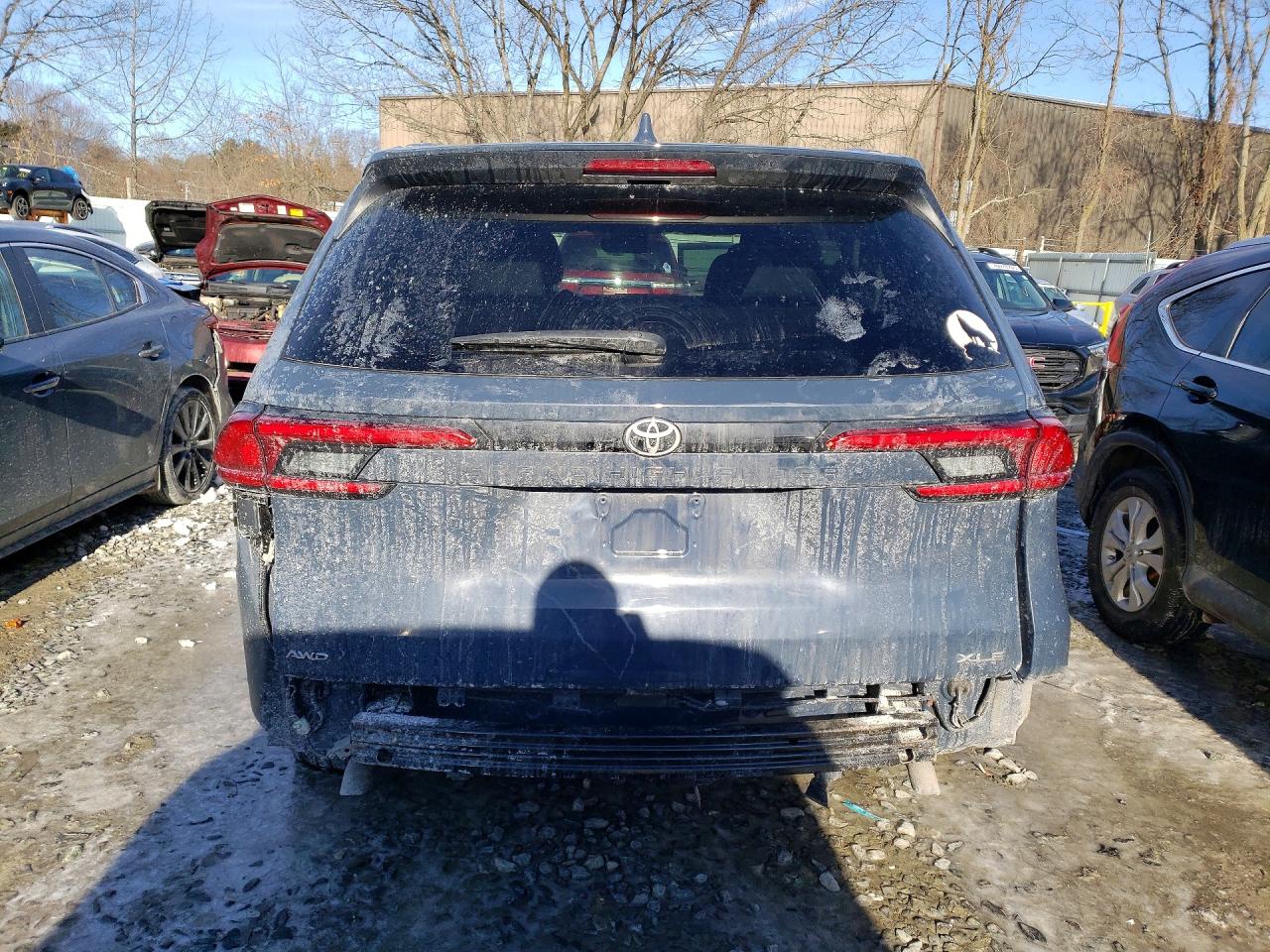 2024 Toyota Grand Highlander Xle Gray vin: 5TDAAAB59RS033251