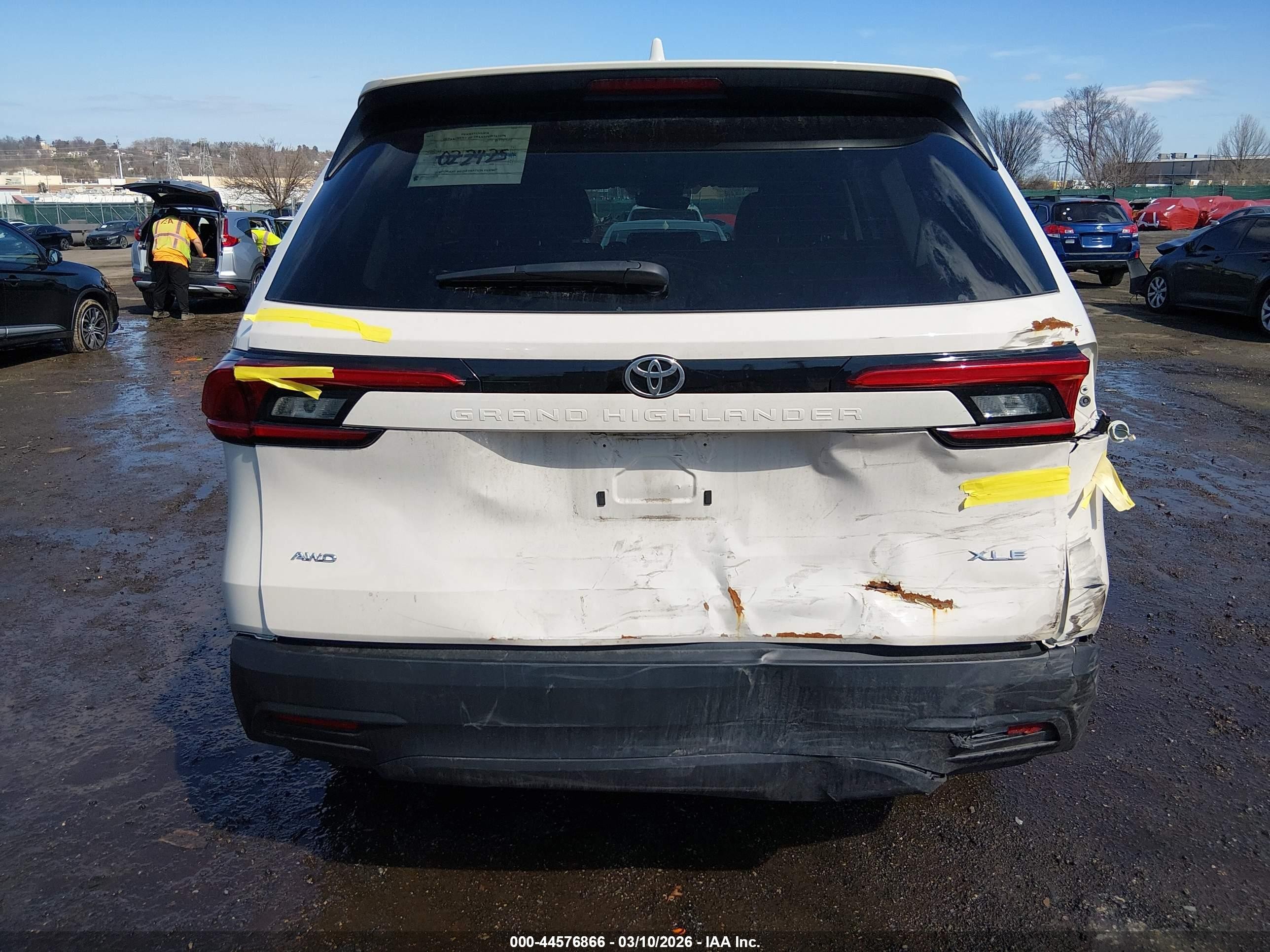 2024 Toyota Grand Highlander Xle White vin: 5TDAAAB59RS065892