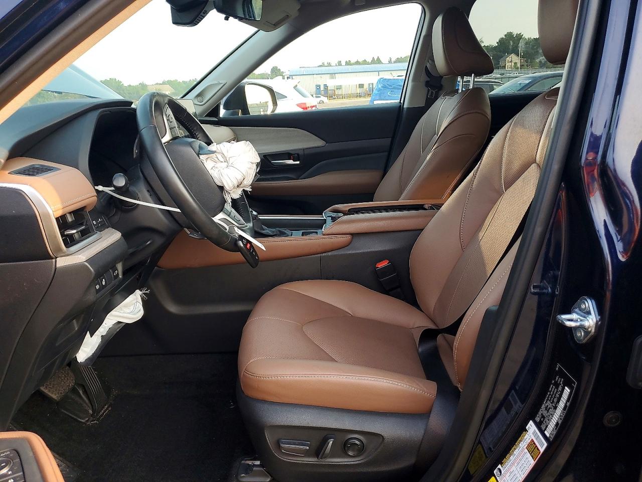 2026 Toyota Grand Highlander Platinum Blue vin: 5TDAAAB59TS108389