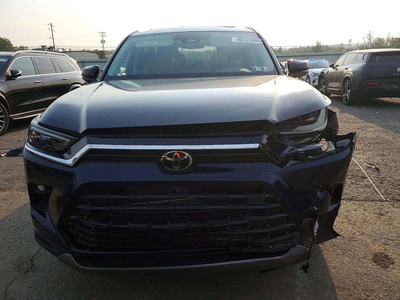 2026 Toyota Grand Highlander Platinum Blue vin: 5TDAAAB59TS108389
