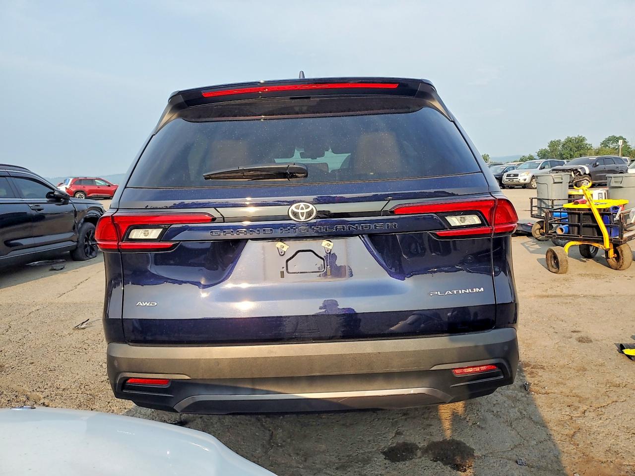 2026 Toyota Grand Highlander Platinum Blue vin: 5TDAAAB59TS108389