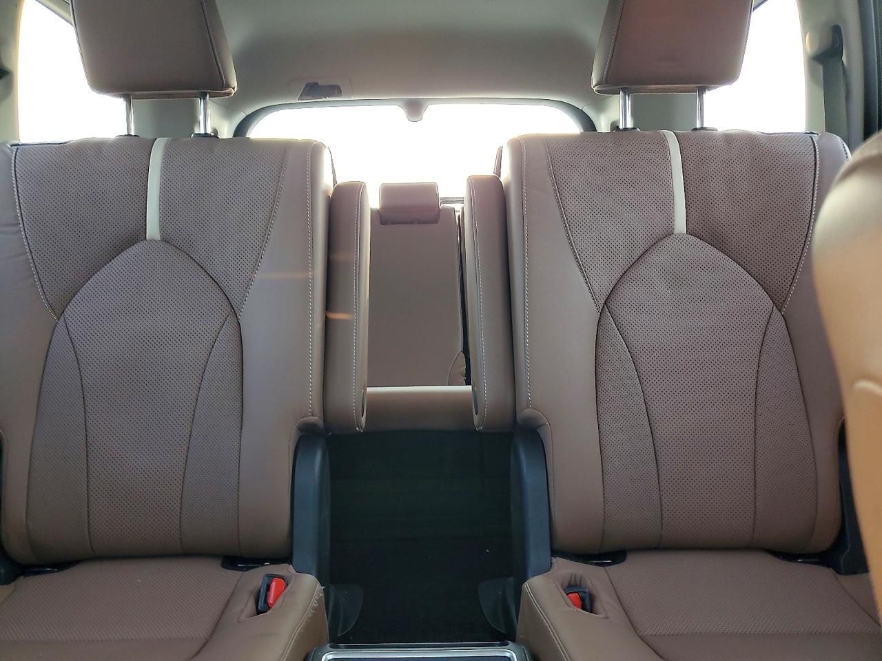 2026 Toyota Grand Highlander Platinum Blue vin: 5TDAAAB59TS108389