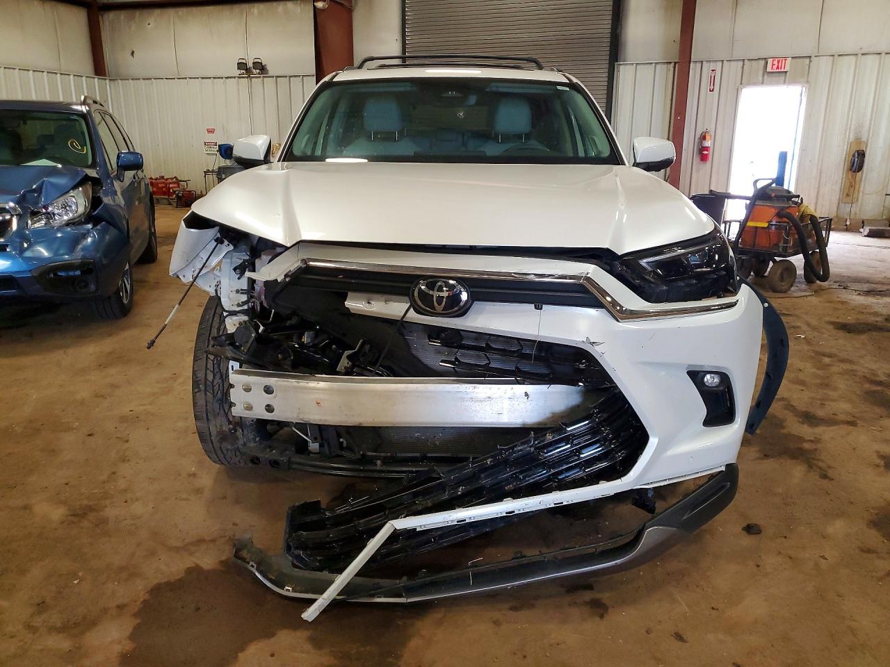 2024 Toyota Grand Highlander Limited White vin: 5TDAAAB5XRS037129
