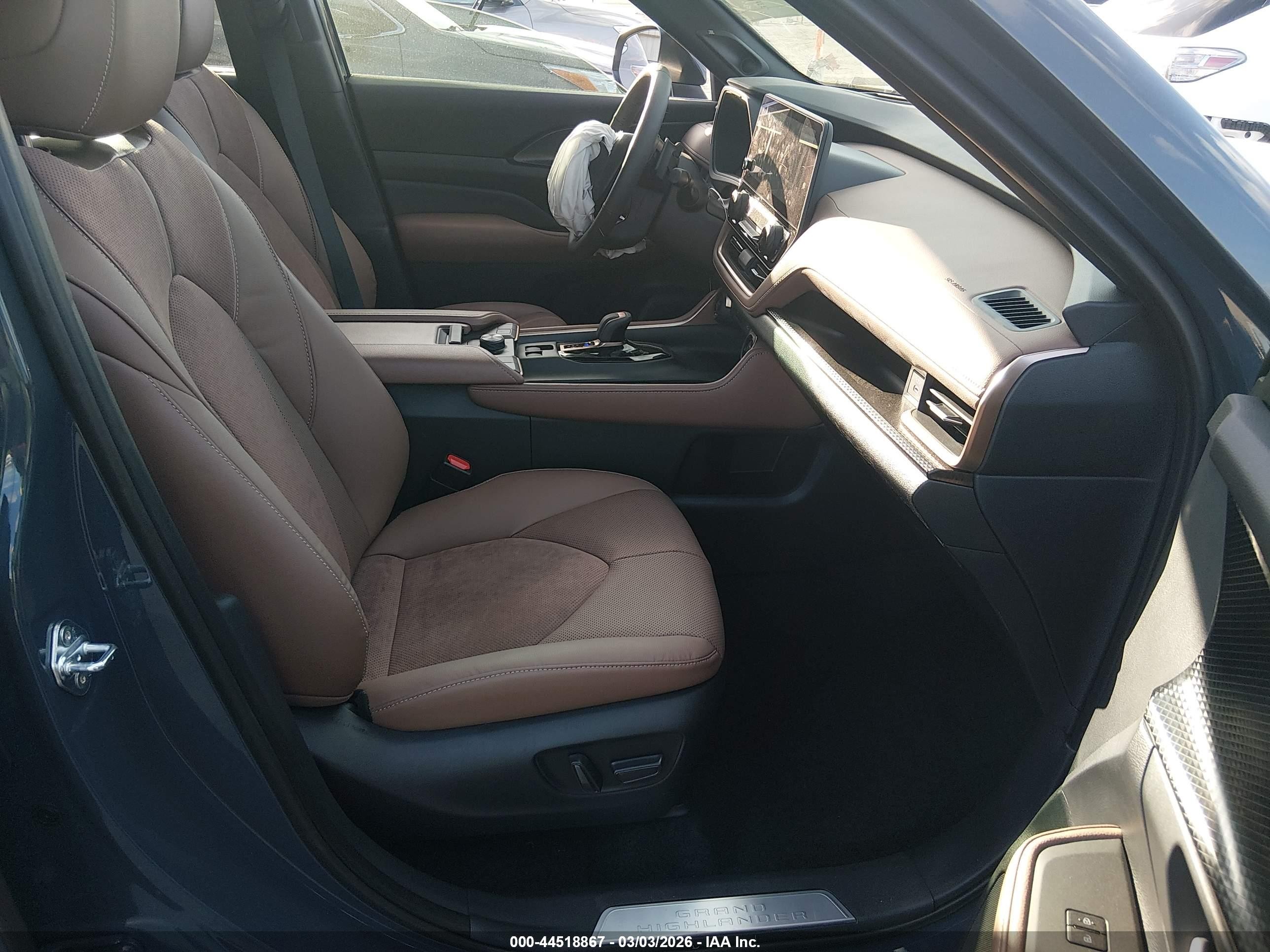 2025 Toyota Grand Highlander Hybrid Platinum Max Blue vin: 5TDADAB53SS025384