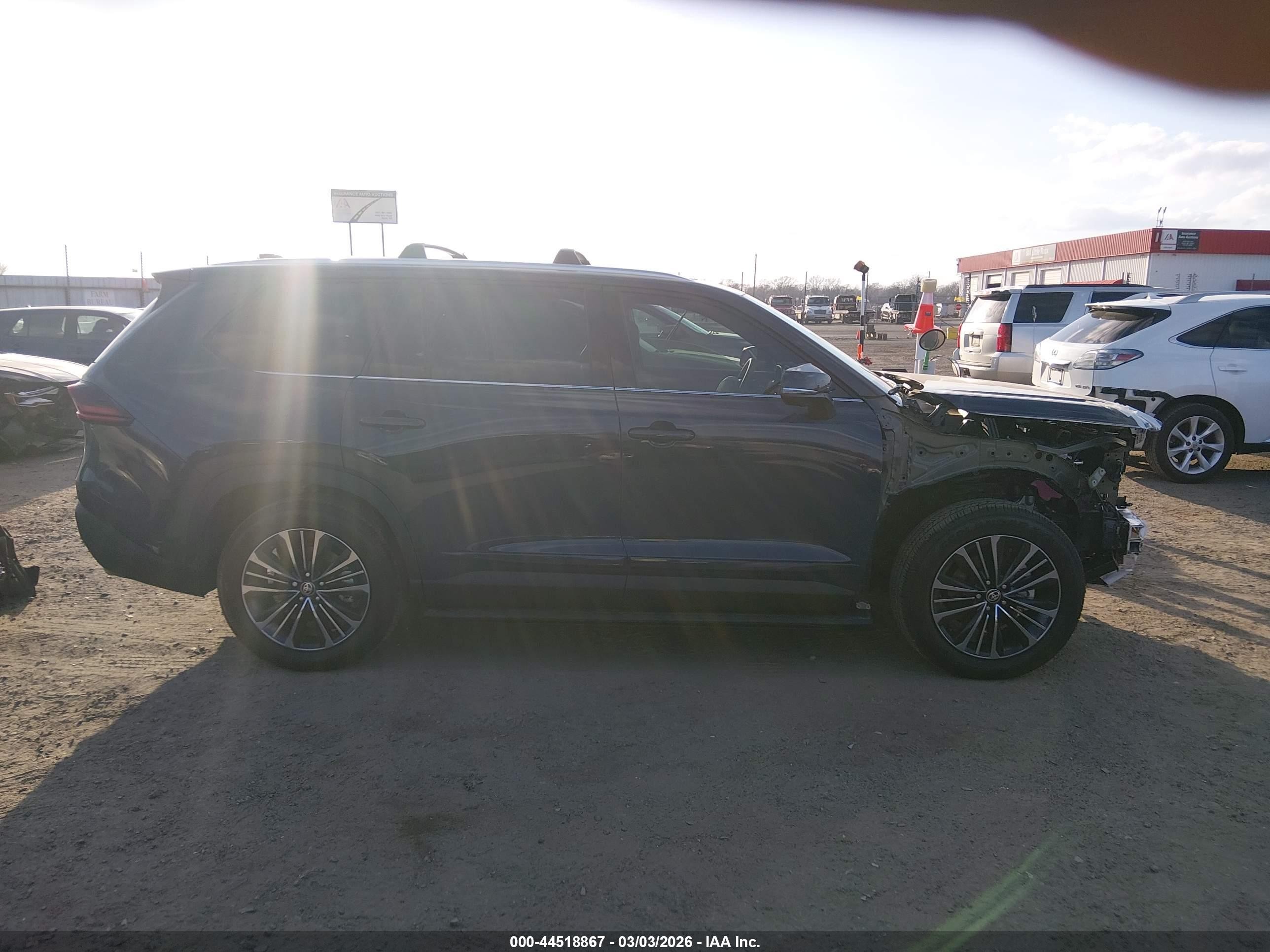 2025 Toyota Grand Highlander Hybrid Platinum Max Blue vin: 5TDADAB53SS025384