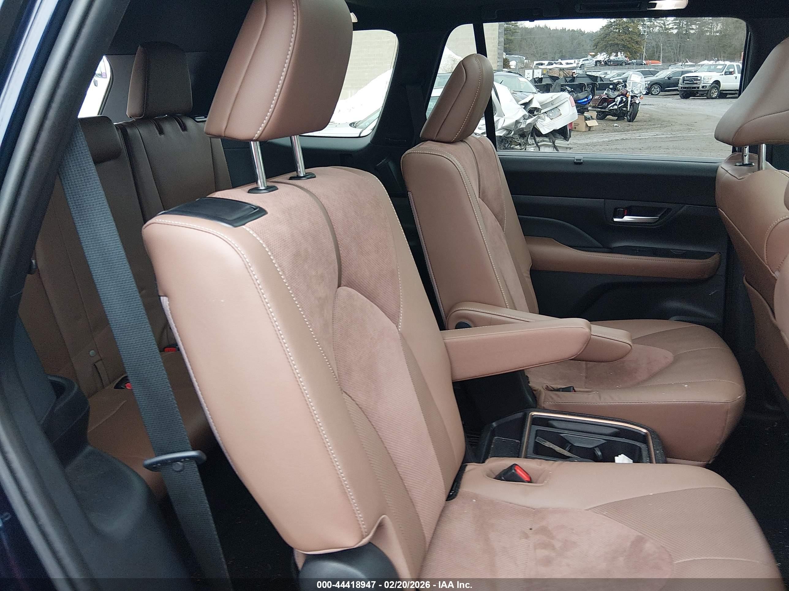 2025 Toyota Grand Highlander Hybrid Platinum Max Dark Blue vin: 5TDADAB59SS013059
