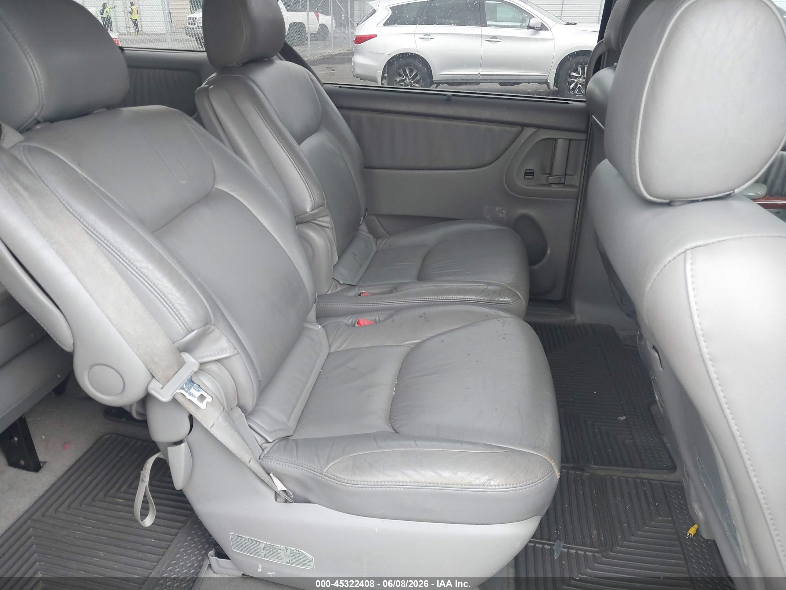 2004 Toyota Sienna Xle Limited Silver vin: 5TDBA22C04S010412