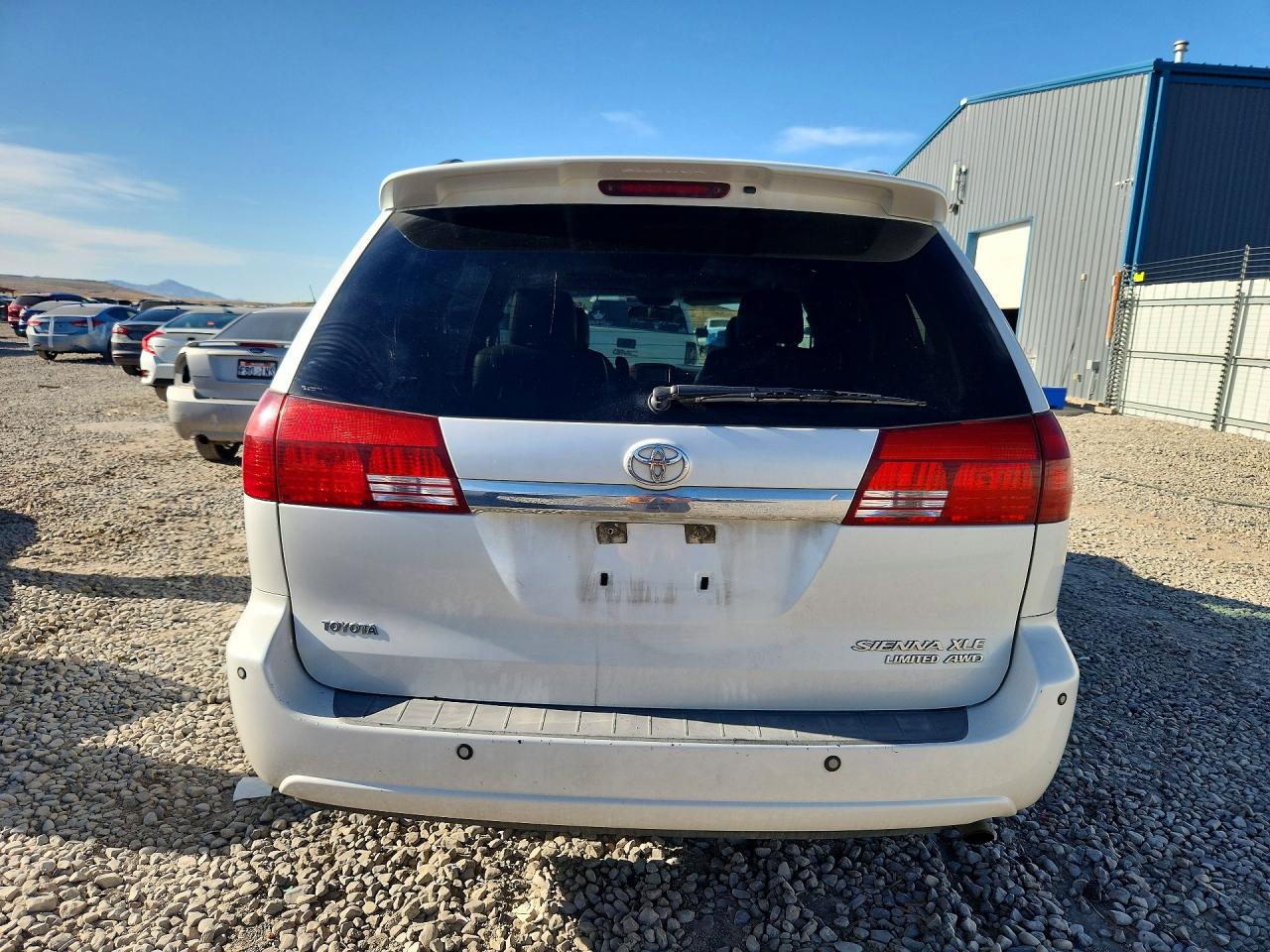 2005 Toyota Sienna Xle Limited 7 Passenger White vin: 5TDBA22C05S040656