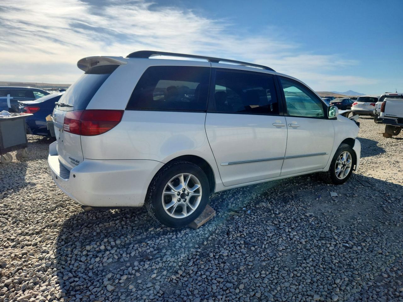 2005 Toyota Sienna Xle Limited 7 Passenger White vin: 5TDBA22C05S040656