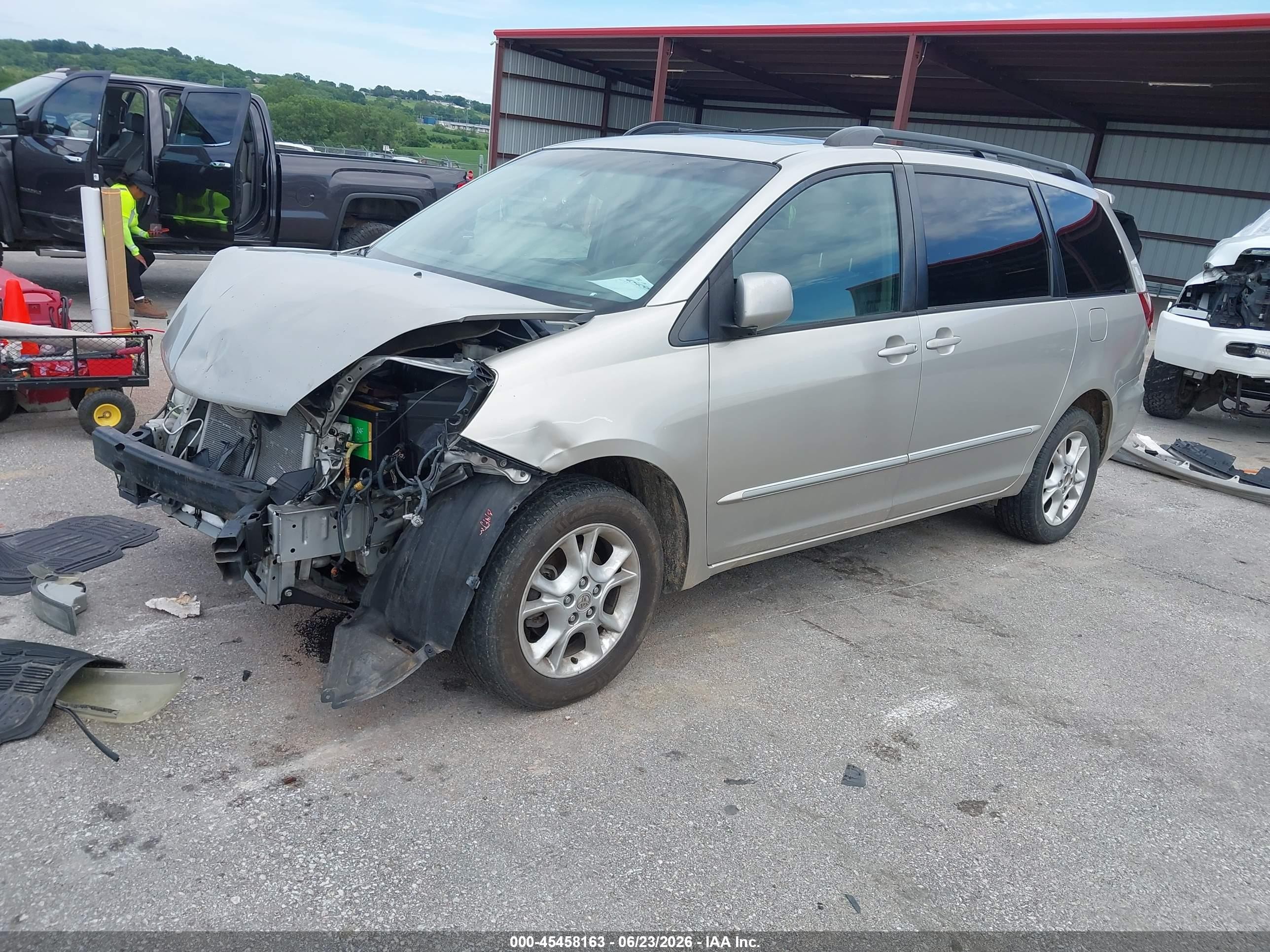 2005 Toyota Sienna Xle Limited Gold vin: 5TDBA22C05S043668