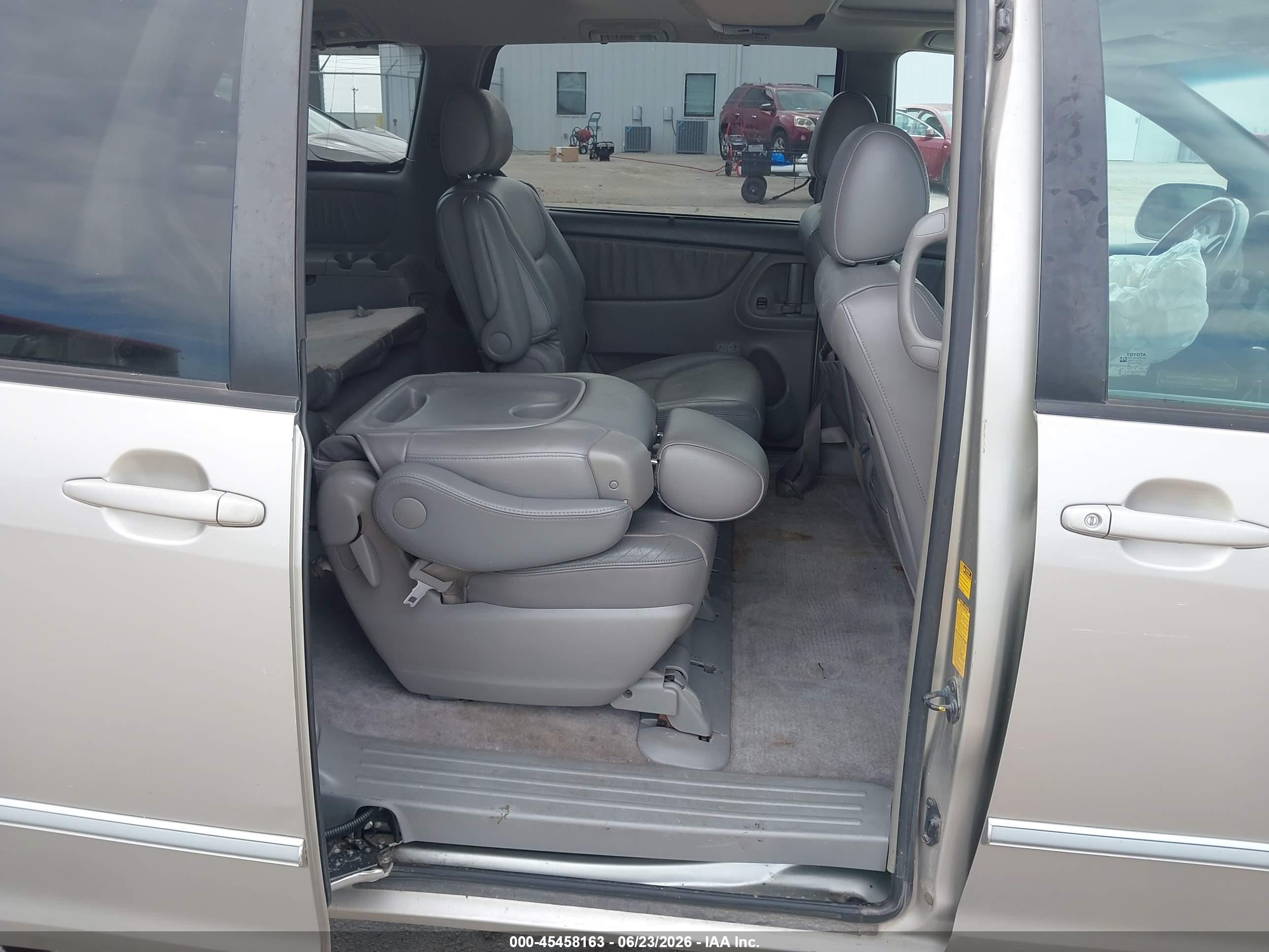2005 Toyota Sienna Xle Limited Gold vin: 5TDBA22C05S043668